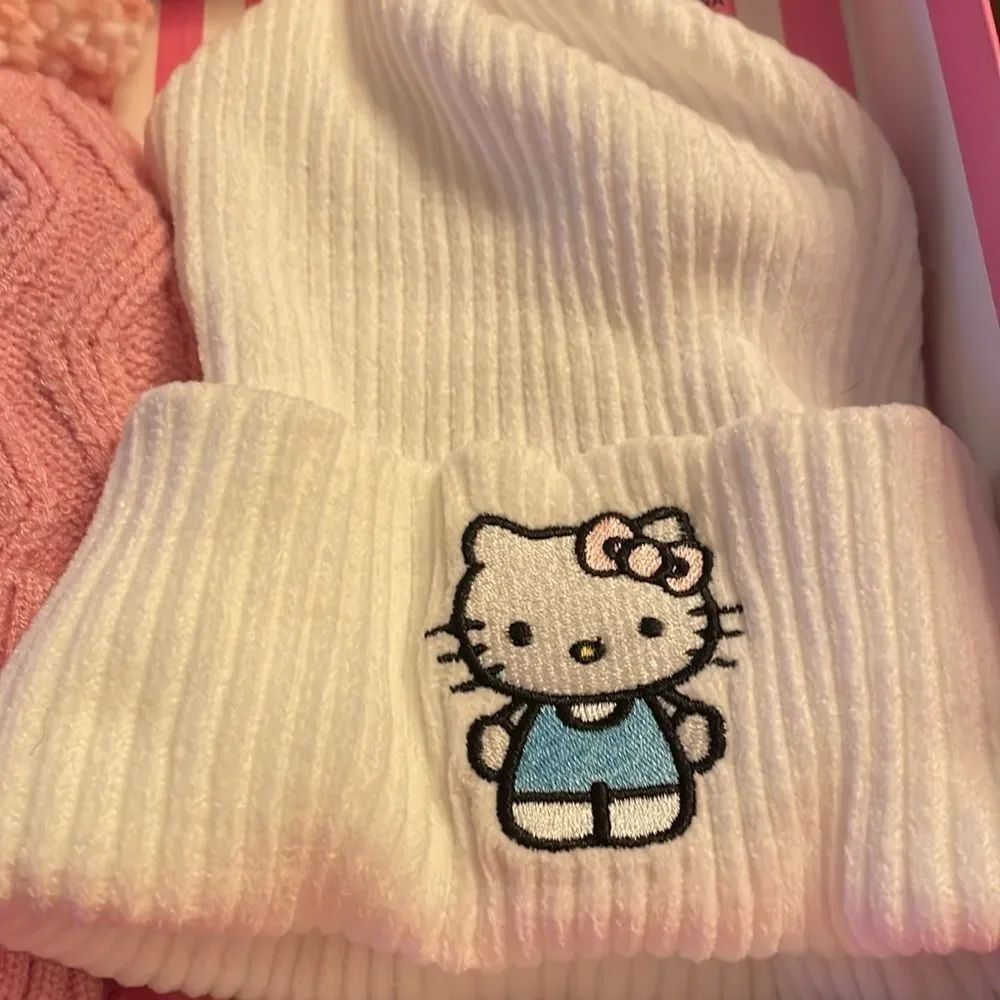 NWT Hello kitty hats size OS - Picture 4 of 5